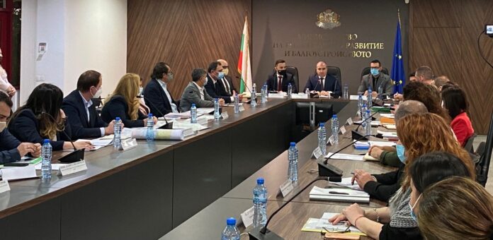 МРРБ: Гражданите могат да предлагат пътища за ремонт по нова програма за 2022 г.