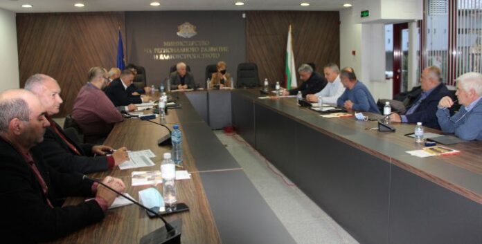 МРРБ и представители на ВиК обсъдиха проблемите с високата цена на електроенергията