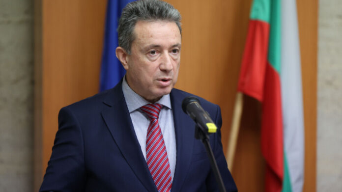 МС подкрепи идеята на Стоилов да сезира Конституционния съд по казуса 