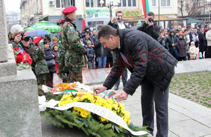 Муса Палев поднесе венец пред паметника на Гоце Делчев в чест на 3 март