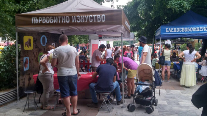 „Музей на колела“ показа „Българската история на изкуството“ на стотици деца в Благоевград