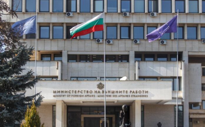 МВнР към българите в Сирия: Не напускайте домовете си