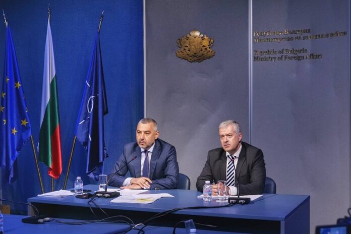 МВнР очаква рекорден брой секции зад граница за предсрочния вот