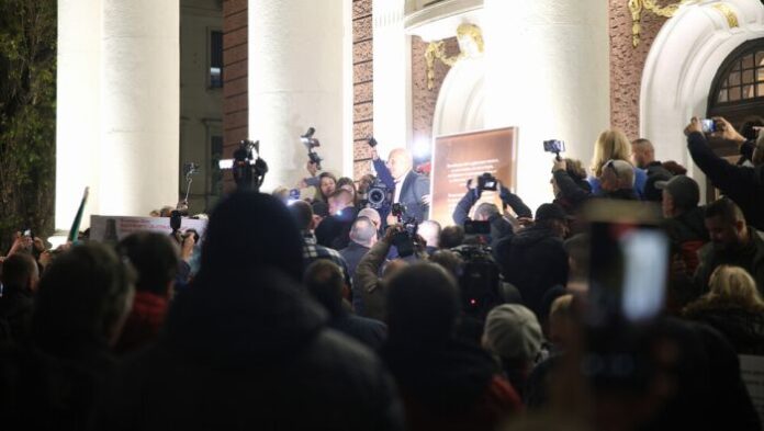 МВР изпрати до премиера докладa за протеста пред Народния театър