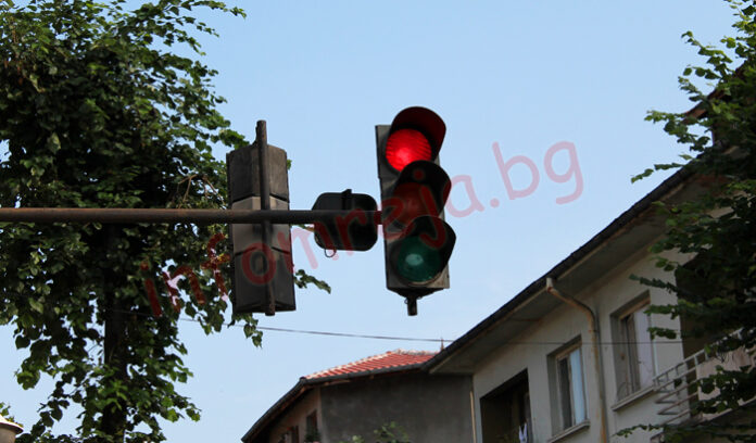 Мълния удари светофарите при ГУМ в Дупница
