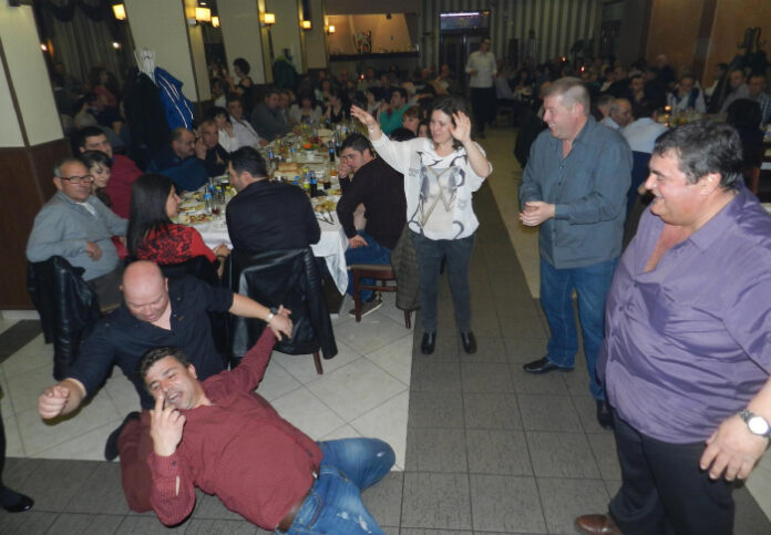 На ловна вечеринка с луди танци