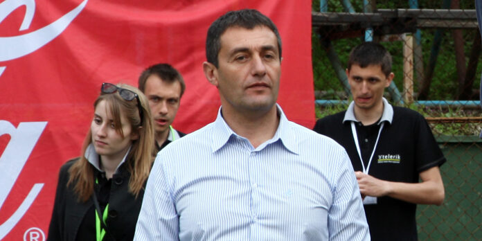 На път за Банско министър Нейков реже лента на лекоатлетическата писта в Благоевград