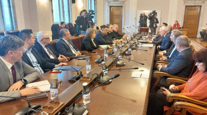 На среща с работодателите: БСП - ОЛ предлага Закон за компенсациите за небитовите потребители на ток