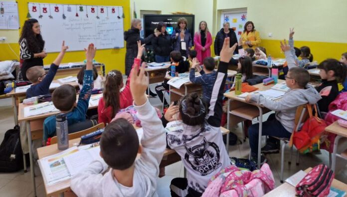 Началните учители от Първо ОУ в Гоце Делчев предадоха своя опит на колегите си от Кочан