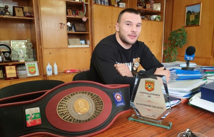 Националът по борба Кирил Милов гостува на кмета на Дупница