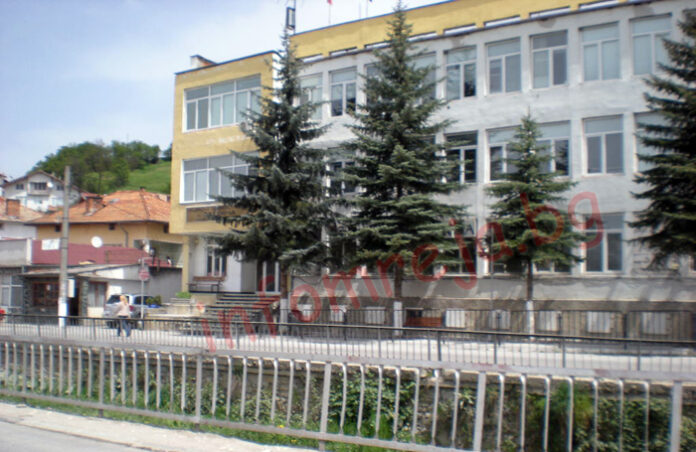 Над 1