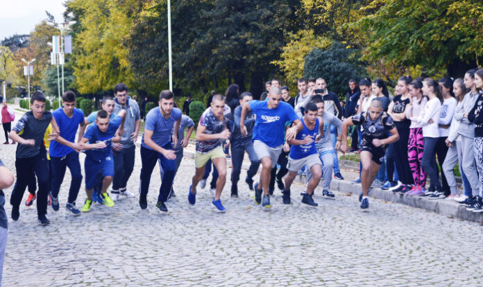 Над 100 ученици от Сандански участваха в крос