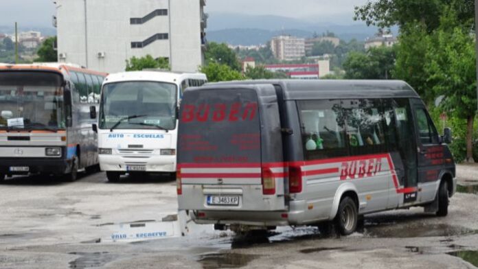 Над 80 общини у нас вече нямат автобусни превози