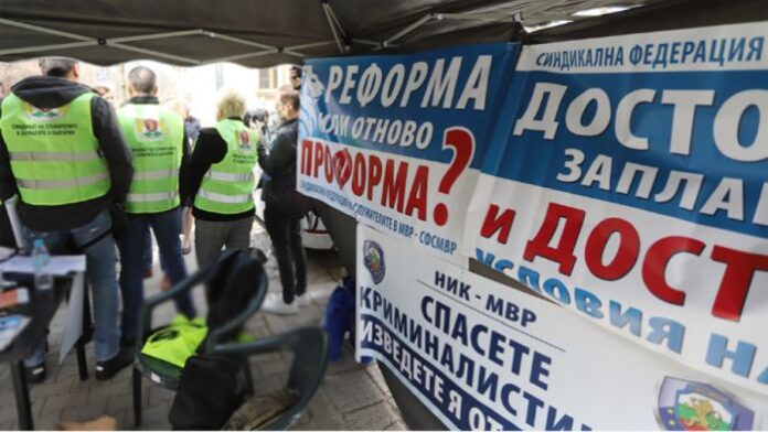 Надзирателите в затворите излизат на протест