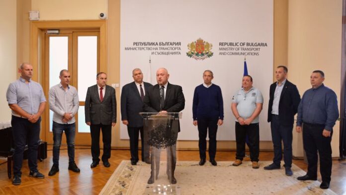 Наградиха служителите