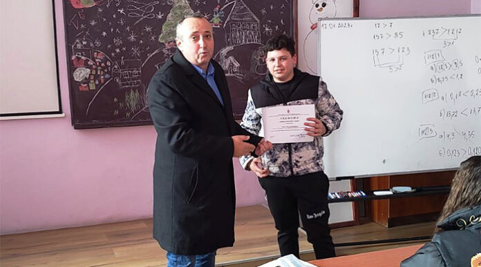 Наградиха ученик
