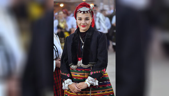 Най-красивата автентична носия е разложката! В Жеравна я оцениха