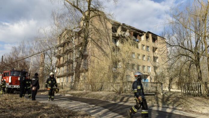 Най-малко 7 жертви и десетки ранени при руски удари срещу жилищни сгради