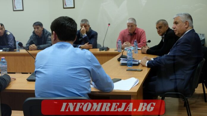 Най-тежка е ситуацията в Гърменско. Кметовете на бедстващите общини търсят помощ от държавата