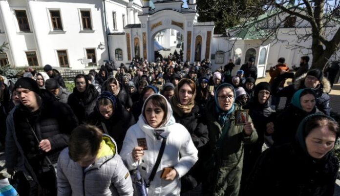 Напрежение и сблъсъци пред Киевско-Печорската лавра