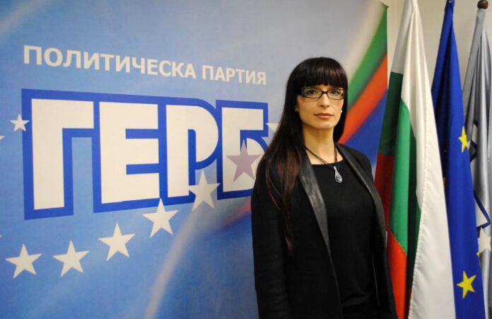 Народният представител Даниела Савеклиева с приемен ден в Симитли