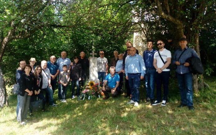 Наши сънародници от Западните покрайнини почетоха паметта на поручик Генчо Неделчев в с. Божица