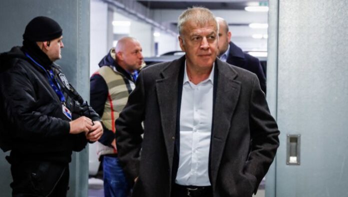 Наско Сираков напуска 