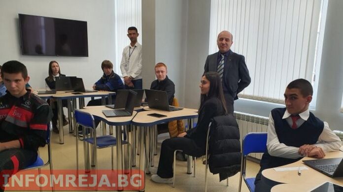 Научни работници оцениха високо интердисциплинарен урок в ПГ по МСС - Гоце Делчев