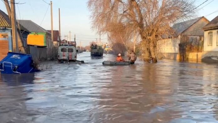 Наводнения грозят десетки хиляди души в Русия