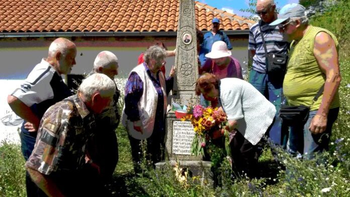 НЧ „Асклепион 1998“ посети село Долна Любата по програмата си „100 години Ньойски договор“