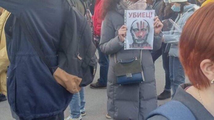 „Не на войната“ и „Путин е убиец“ пред президентството