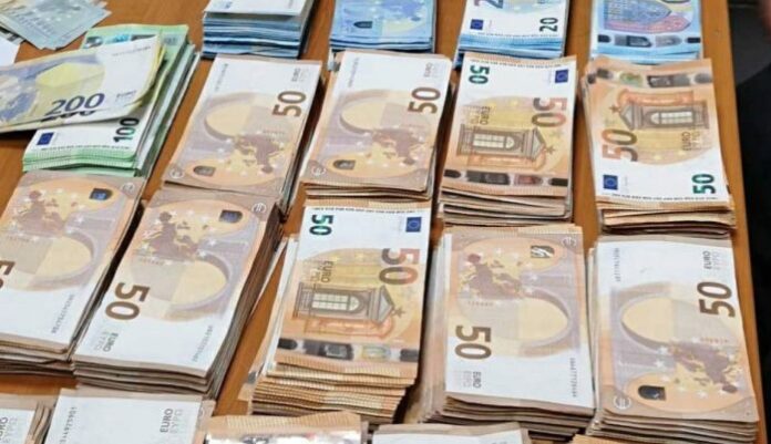 Нелегално пренасяни 99 000 евро откриха на МП Капитан Андреево