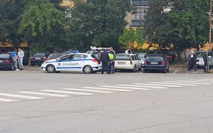 Неправилно изпреварване на кръстовище завърши с 4 потрошени коли в Кюстендил