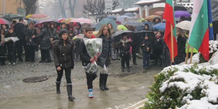 Неврокопчани почетоха паметта и делото на Апостола на свободата