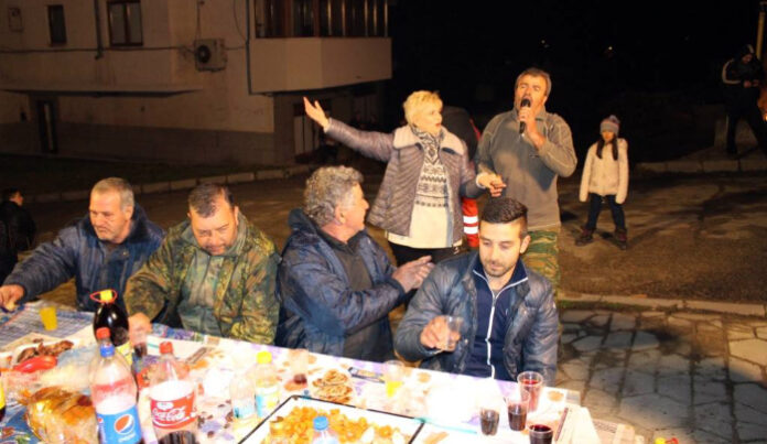 Неврокопчани прогониха с десетки сирници злите духове