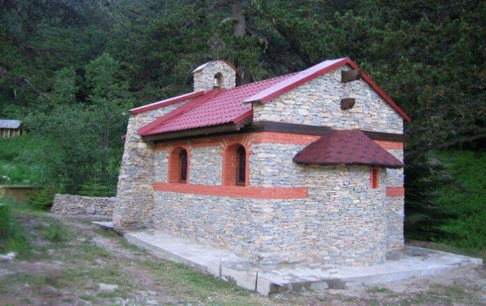 Неврокопският митрополит Серафим освещава нов храм в подножието на 