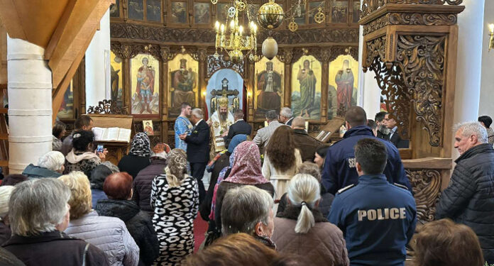 Неврокопският митрополит Серафим отслужи света литургия в обновения храм „Св. вмчк. Георги“ в Белица
