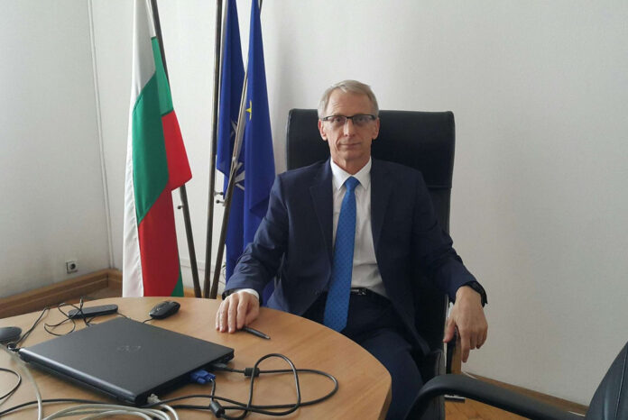 Николай Денков: Тестовете ще са само вход за училищата и няма да влизат в регистрите