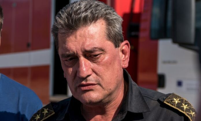 Николай Николов инспектира работата по потушаването на пожара край Сухото езеро