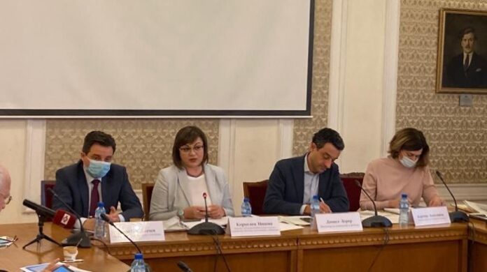 Нинова: Извеждаме защитата на потребителите като приоритетна политика
