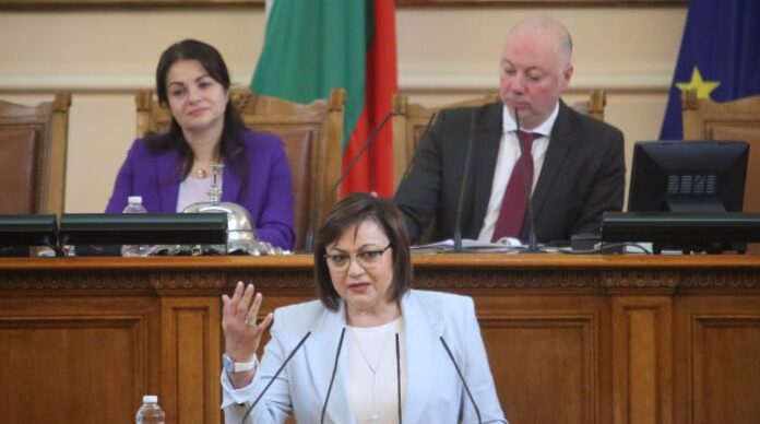 Нинова към Борисов: Загубихте един месец на държавата в шикалкавене
