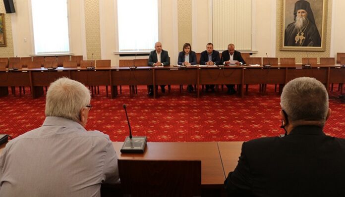 Нинова към СФСМВР: Ще предложим допълнителни средства за МВР в актуализацията на бюджета