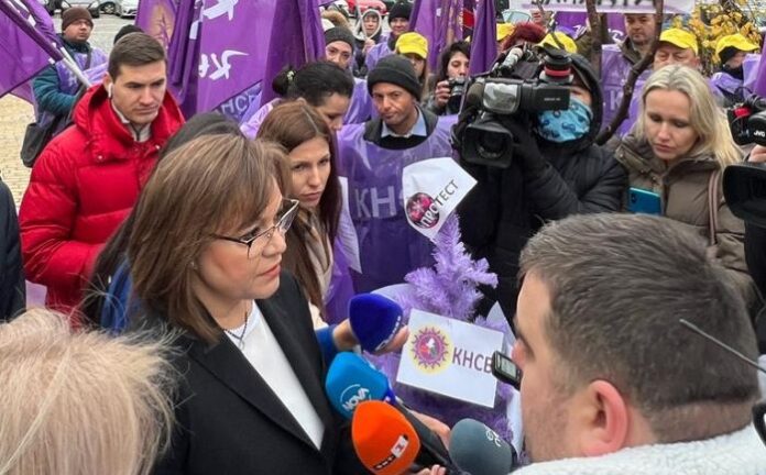 Нинова пред протестиращите синдикати: Внесли сме закони за необлагаем минимум от 504 лв.