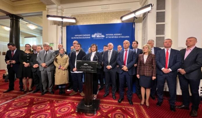Нинова: Ще се борим докрай за минимална заплата 850 лв. от 2023 г.