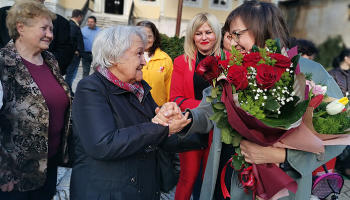 Нинова в Гоце Делчев: Трябва да има таван на цени!