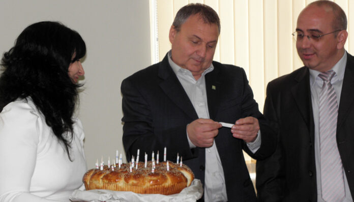 Нова кола се падна на Хаджигаев от питката с късмети
