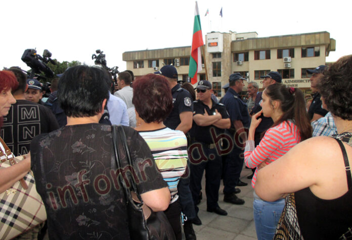 Нова предизборна коалиция изплува покрай протестите срещу ромските набези в Гърмен (СНИМКИ)