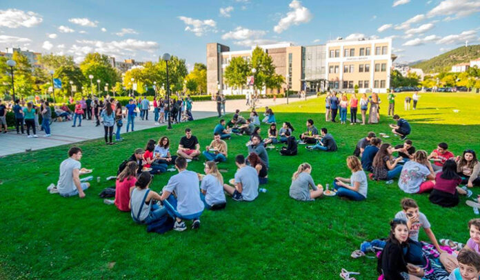 Нова специалност и нови преподаватели в АУБ