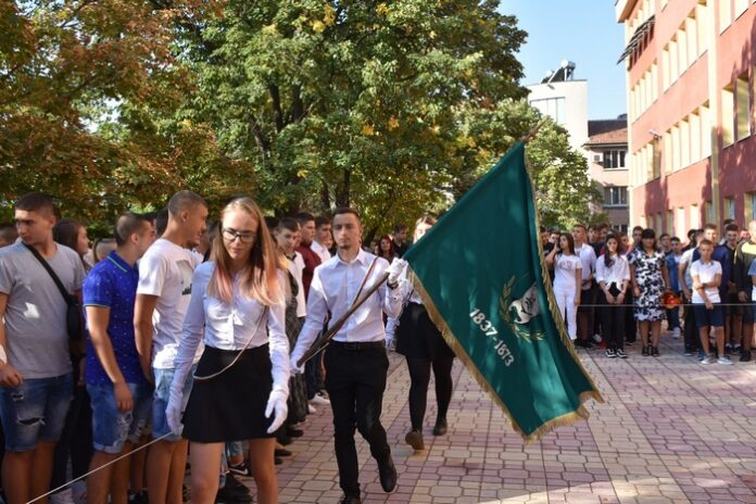 Новата учебна година в Благоевград - официално открита