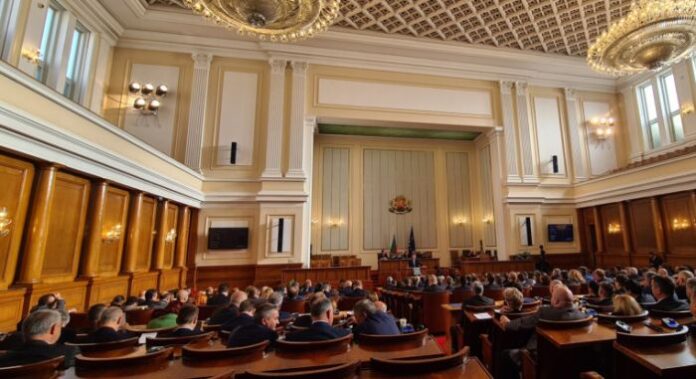 НС реши: МС да ускори процеса по приемане на еврото